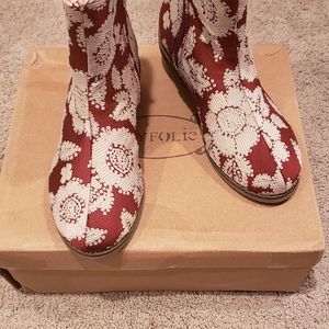 *BNWTIB* Fab "wren" booties!!
